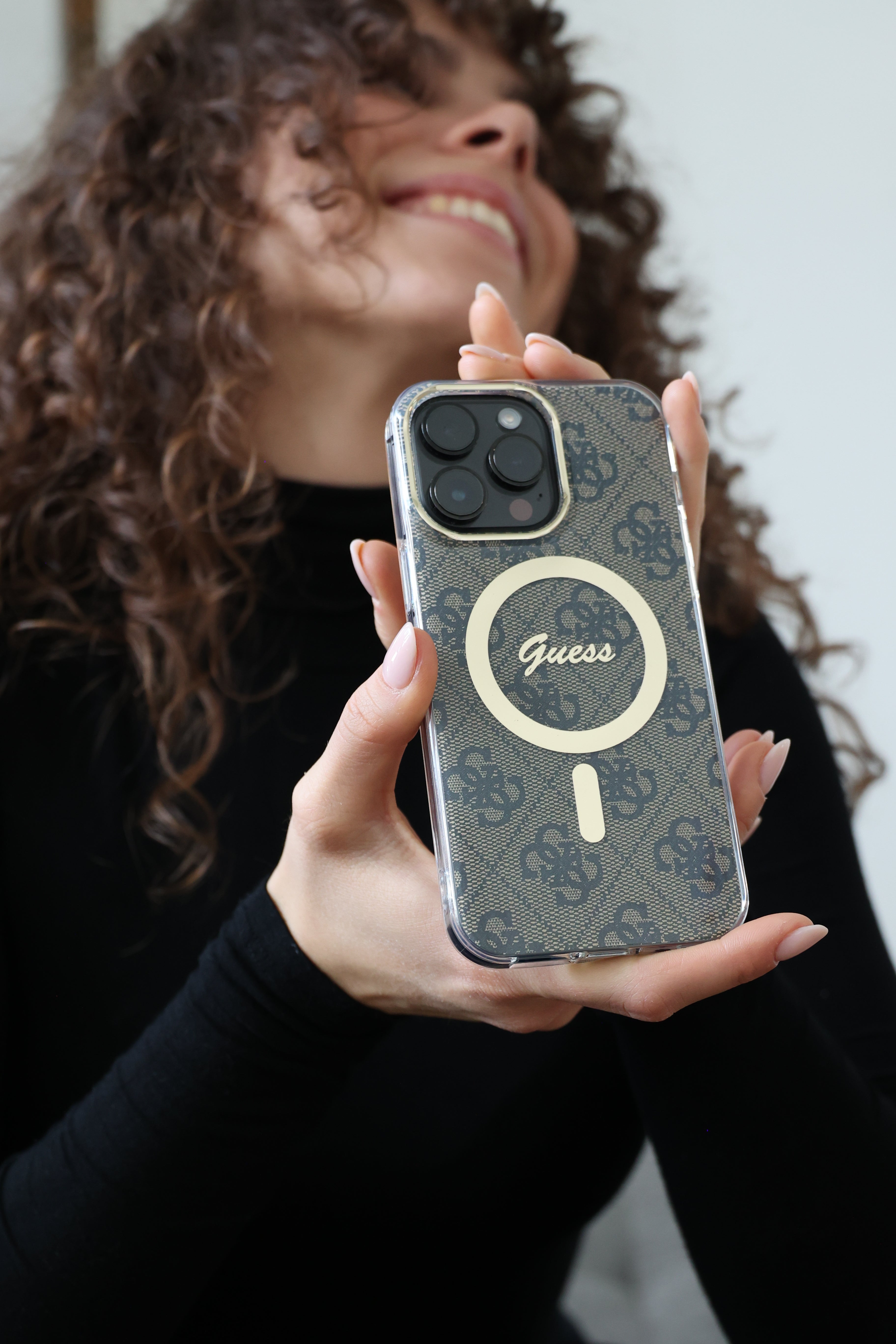 Guess 4G MagSafe Case inkl. MagSafe Powerbank 5000mAh